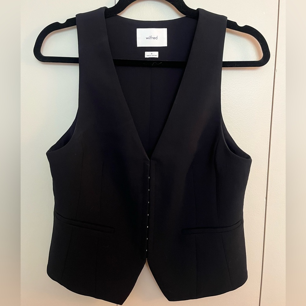 Wilfred crepette attire vest